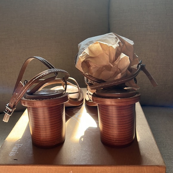 LIKE NEW BROWN SCHUTZ HEELS - Picture 3 of 6